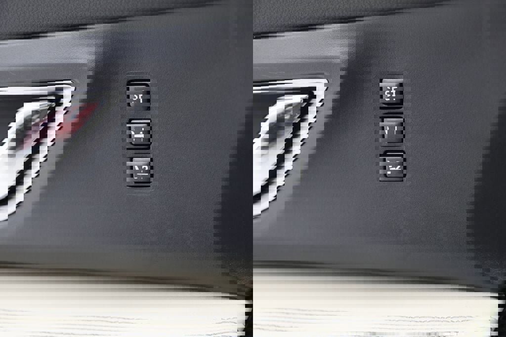 Used 2022 Subaru Ascent Limited w/ Technology Package image 34