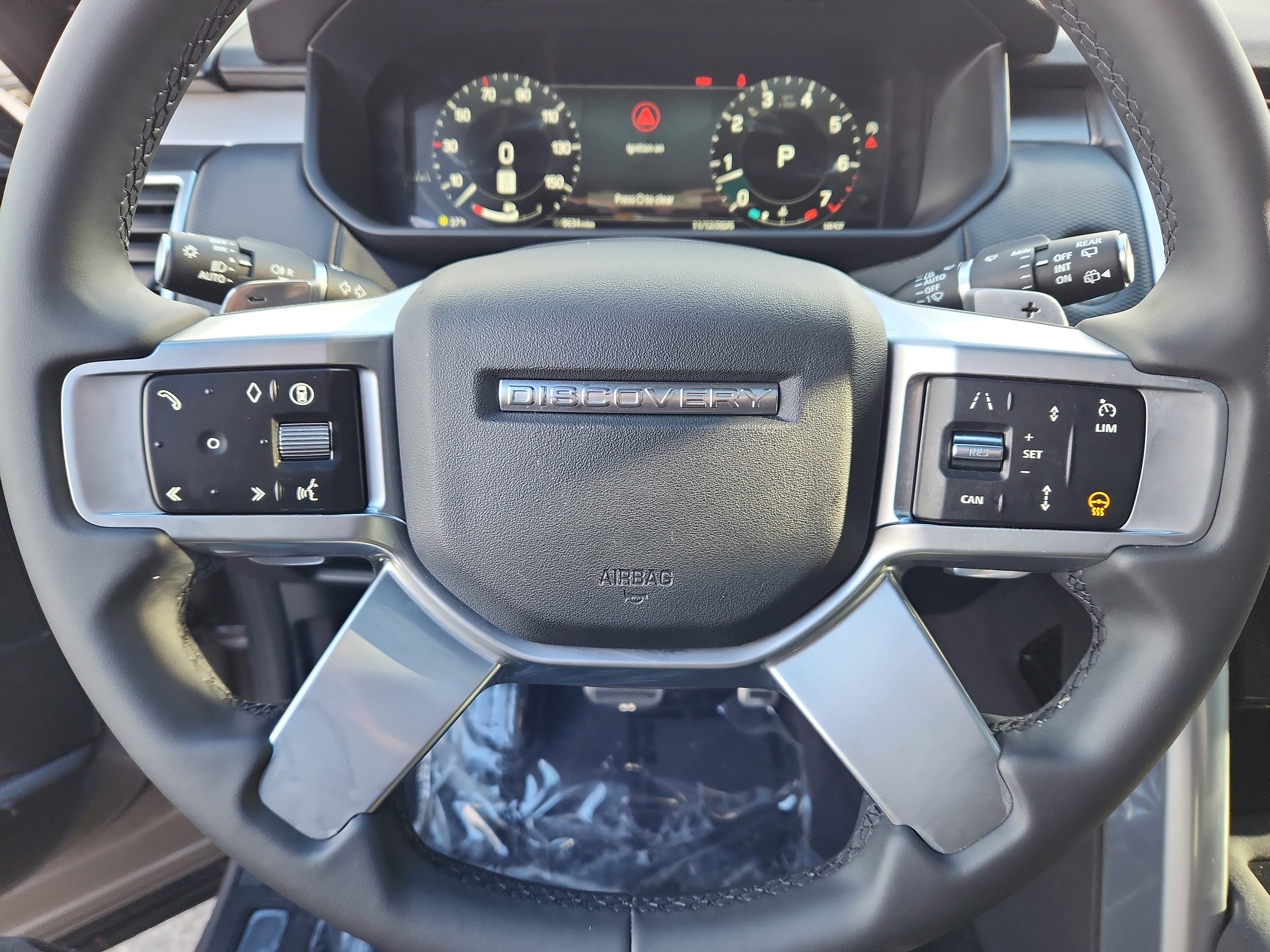 Certified 2024 Land Rover Discovery Dynamic SE image 18