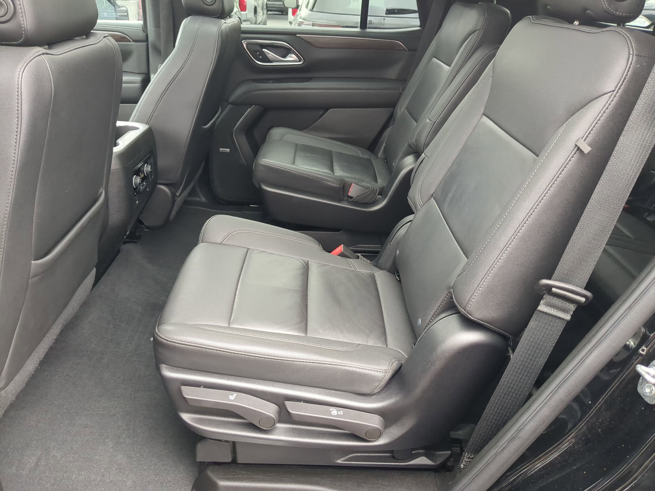Used 2022 Chevrolet Tahoe LT w/ Luxury Package AWD/4WD image 30