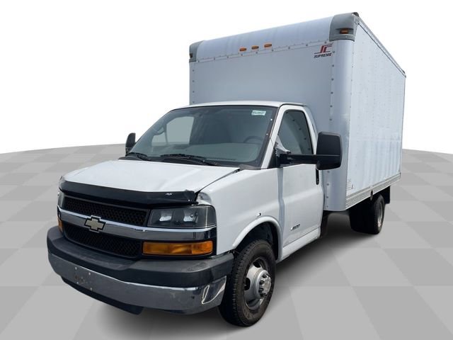 Used 2014 Chevrolet Express 4500 w/ RV Package image 1