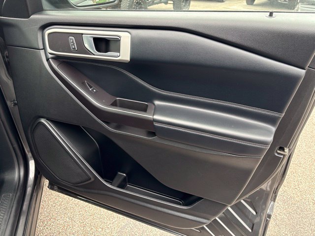 Used 2020 Ford Explorer XLT w/ Equipment Group 202A RWD image 11