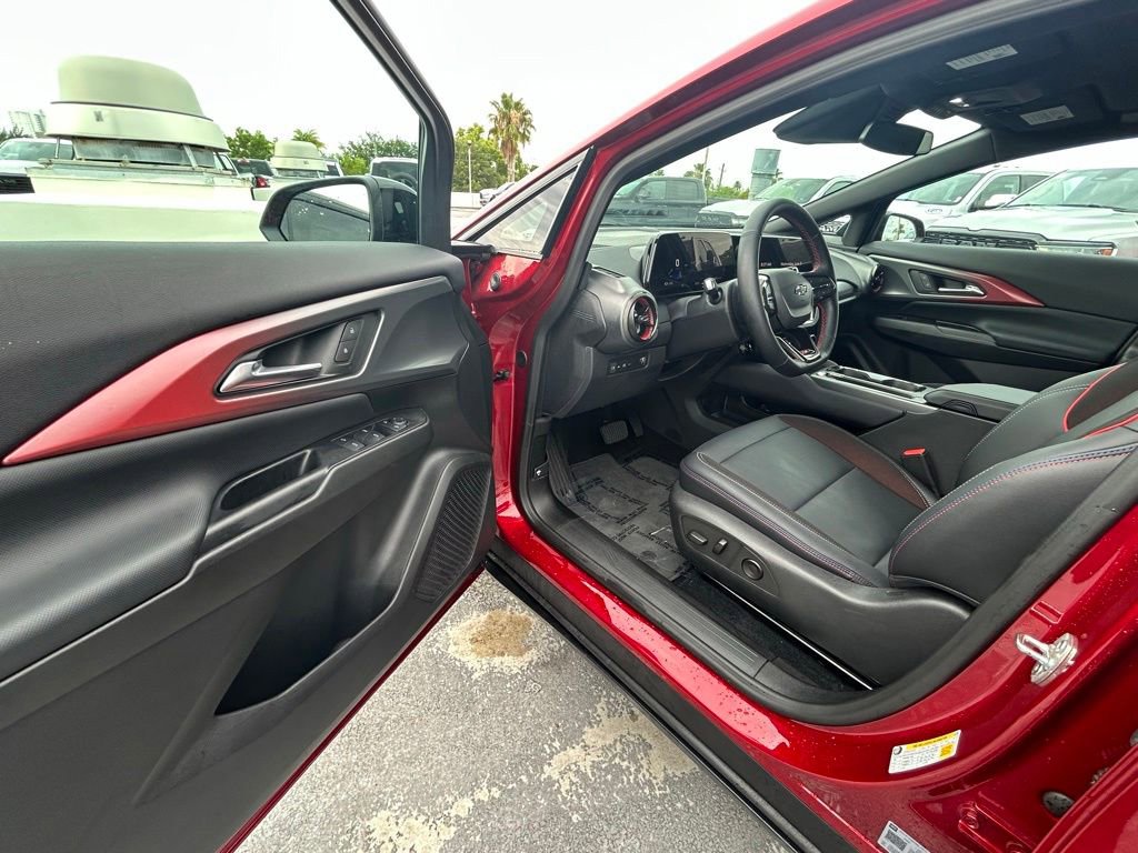 Used 2025 Chevrolet Equinox EV RS FWD image 15