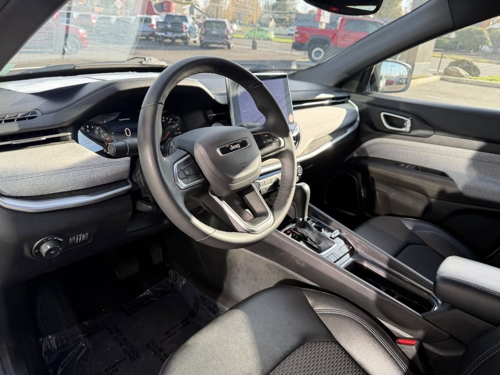 Used 2024 Jeep Compass Latitude image 15