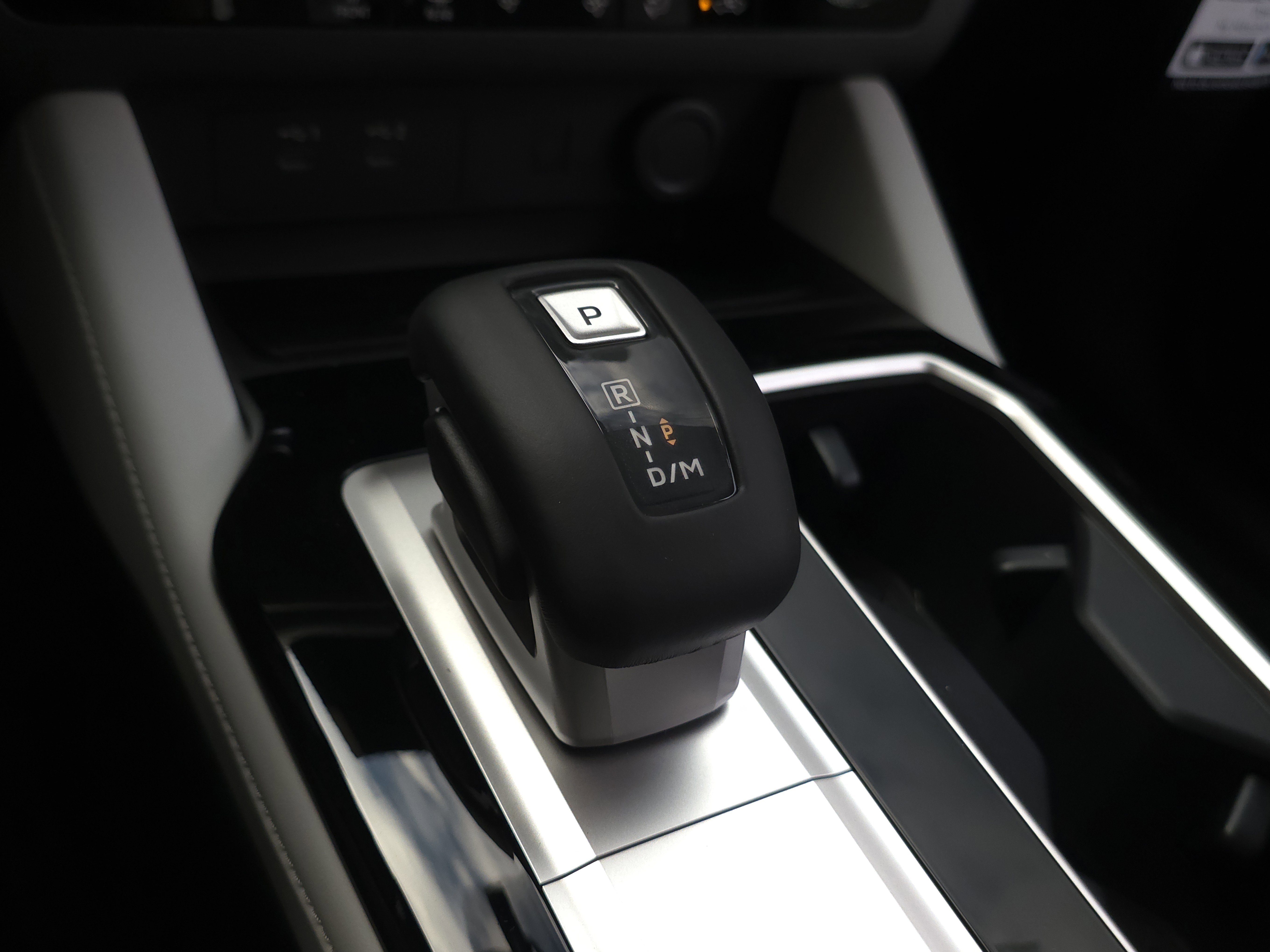 New 2025 Mitsubishi Outlander SE image 18