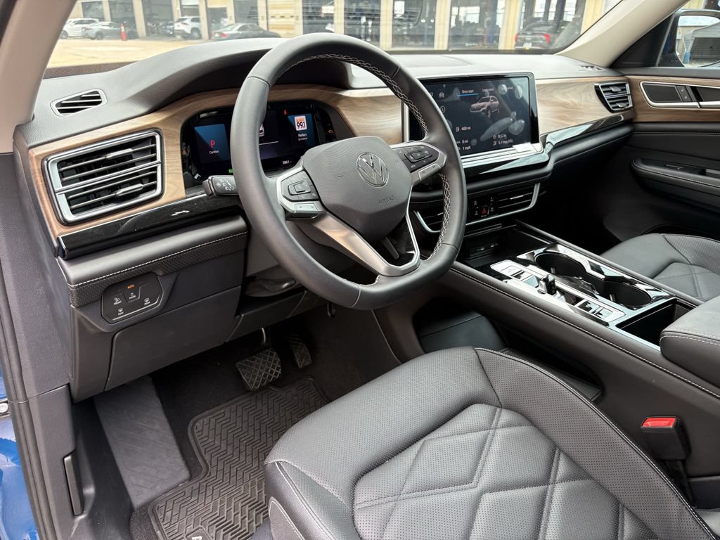 Used 2025 Volkswagen Atlas SE FWD image 14