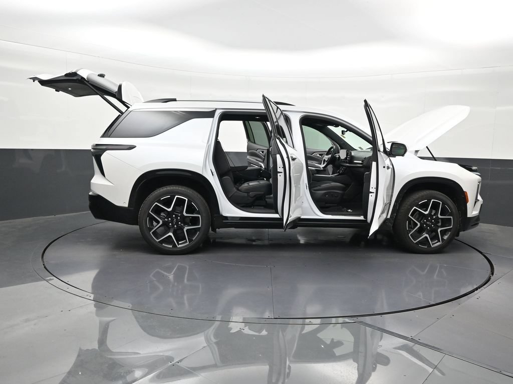 Used 2025 Chevrolet Traverse High Country FWD image 34