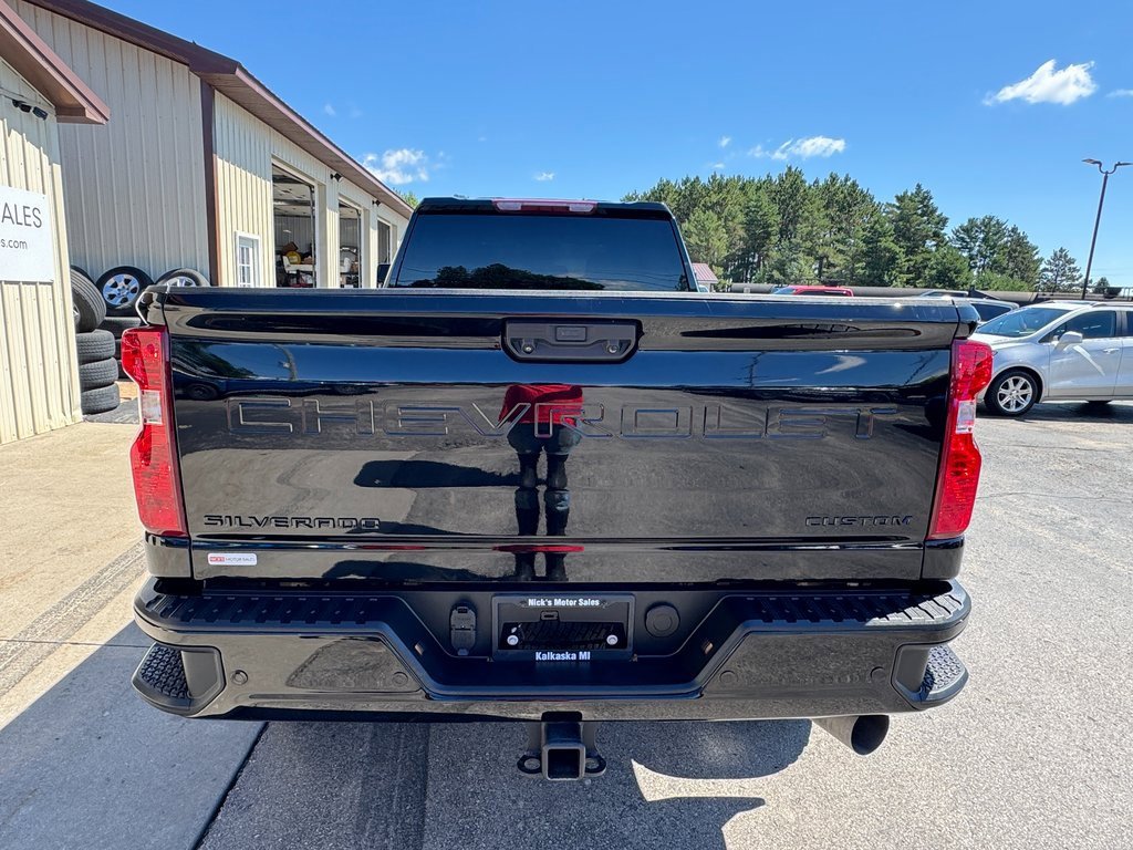 Used 2024 Chevrolet Silverado 2500 Custom w/ Custom Value Package image 4