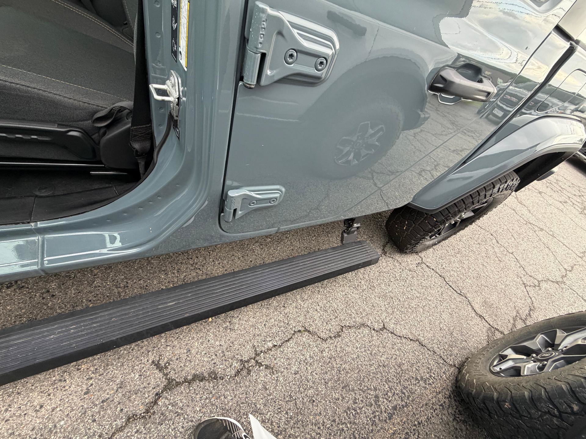 Used 2025 Jeep Gladiator Sport AWD/4WD image 8