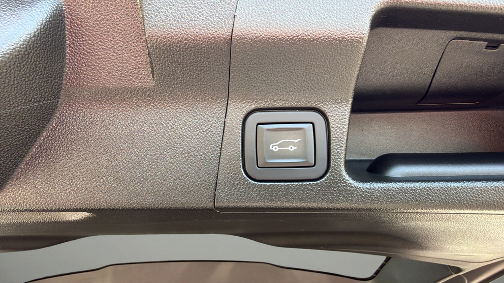 Used 2017 GMC Acadia Denali w/ Technology Package AWD/4WD image 22
