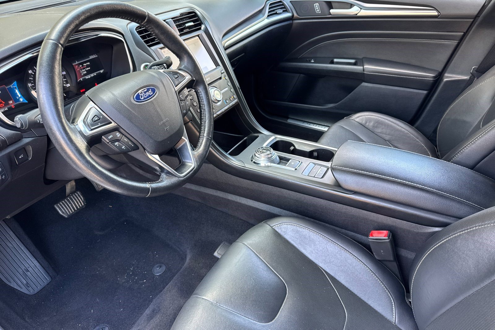 Used 2019 Ford Fusion Energi Titanium FWD image 4