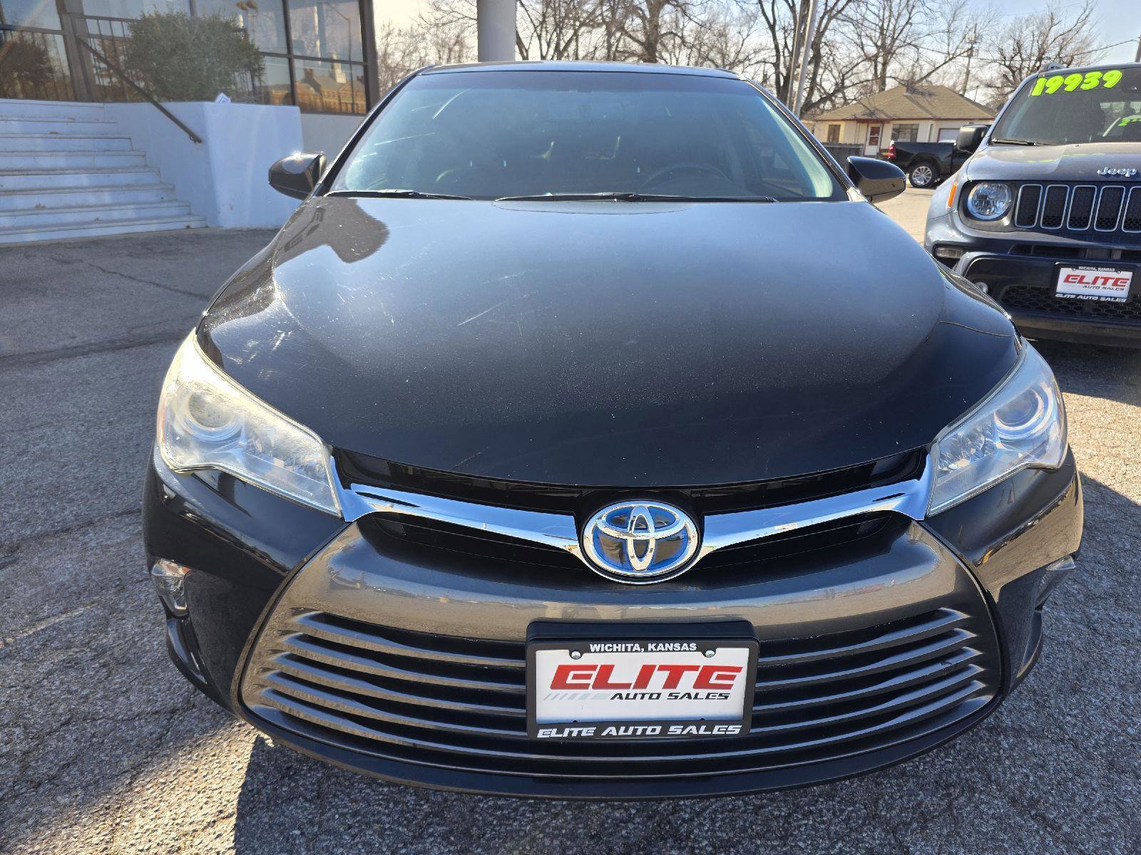 Used 2015 Toyota Camry XLE image 2