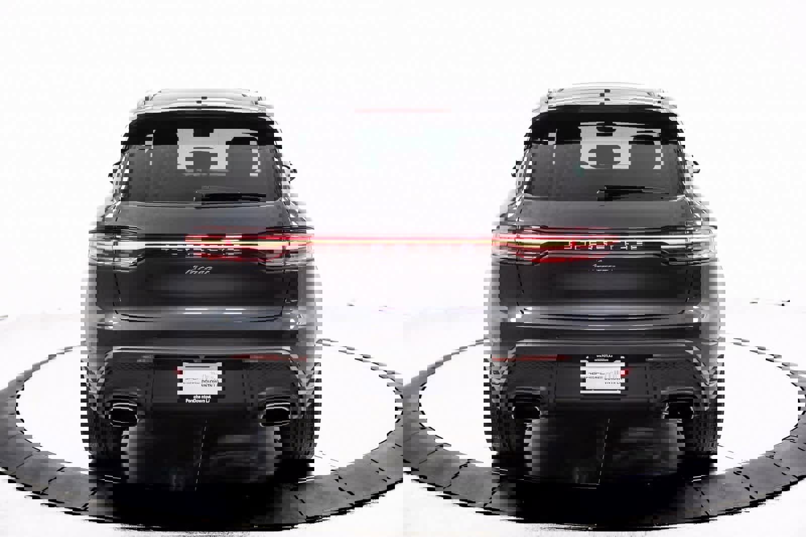 Certified 2025 Porsche Macan image 6