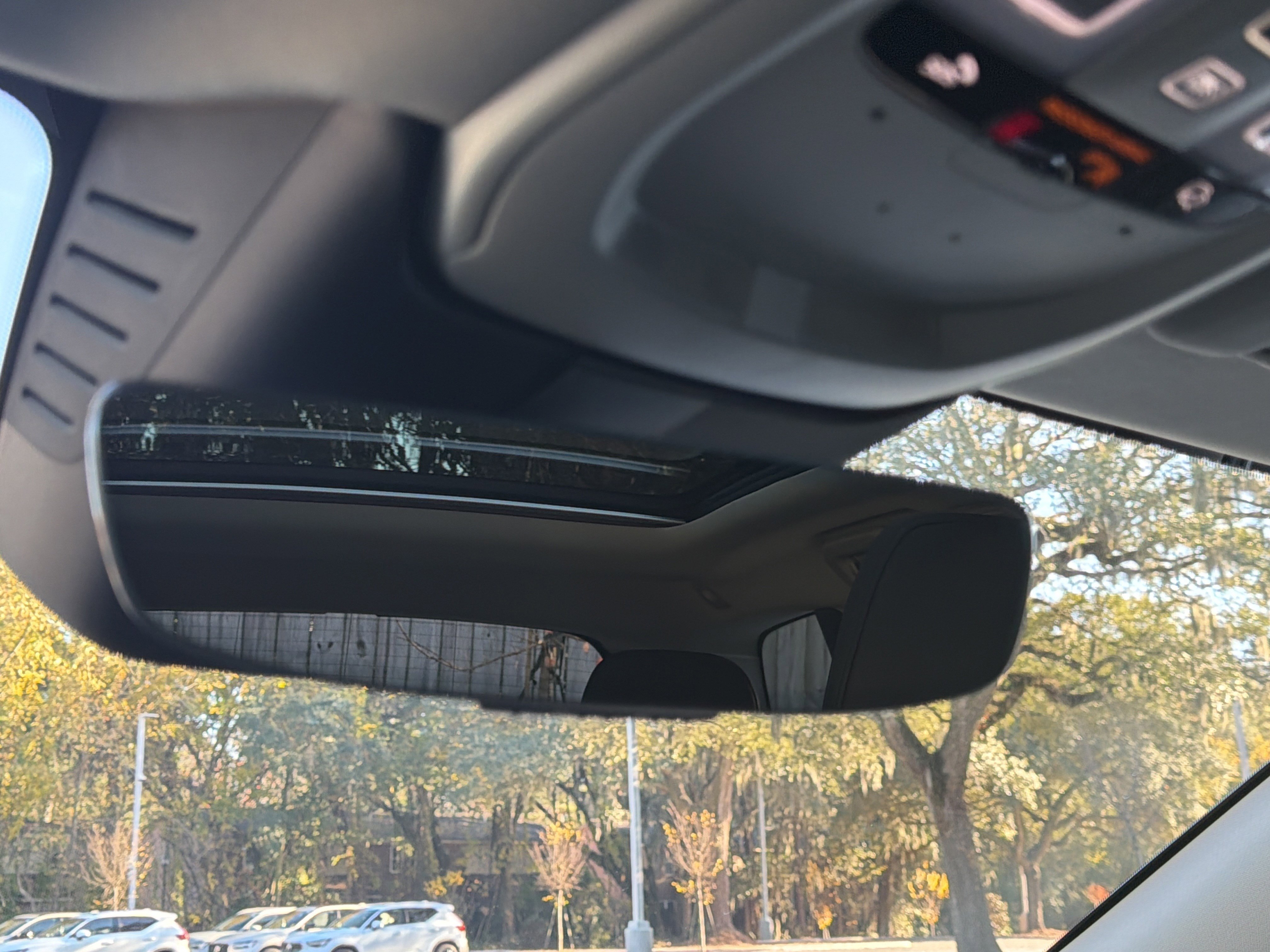 Certified 2025 Volvo V60 B5 Cross Country Plus image 27