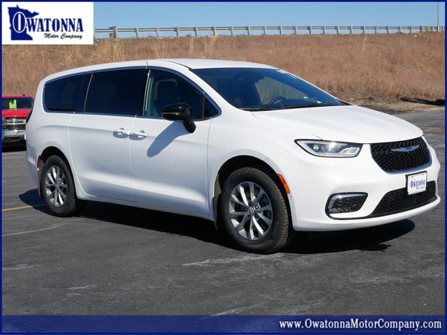 New 2026 Chrysler Pacifica Select image 1