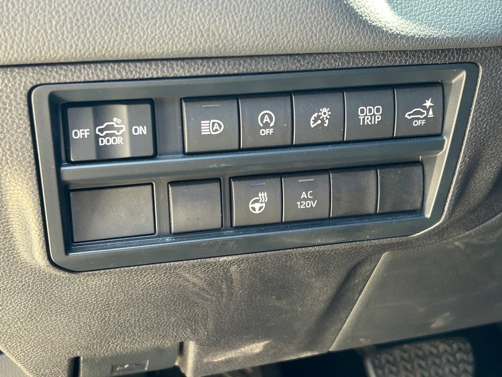 Used 2025 Toyota Tundra Limited AWD/4WD image 28