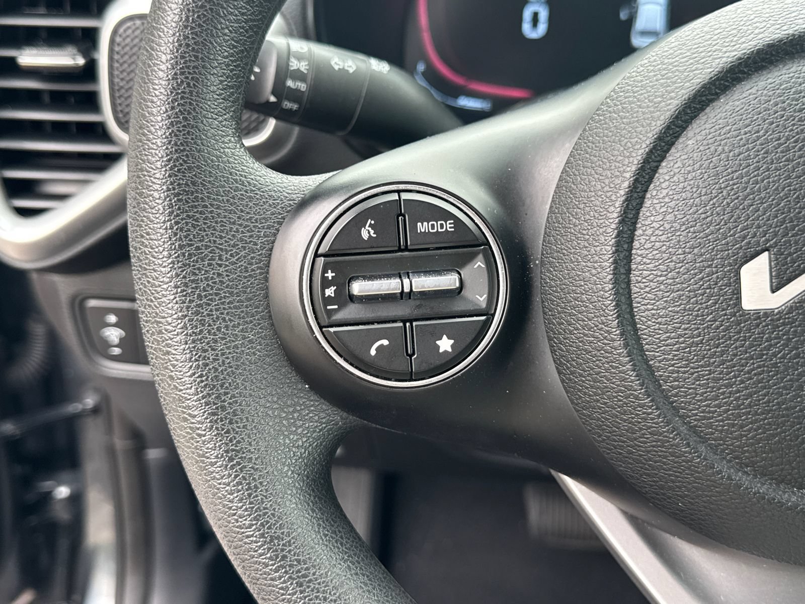 Used 2025 Kia Soul LX w/ LX Technology Package FWD image 24