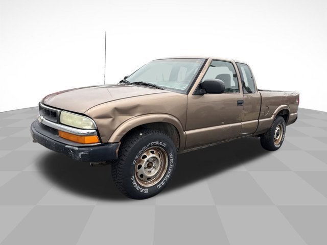 Used 2003 Chevrolet S10 Pickup 4x4 Extended Cab w/ Skid Plate Package image 1