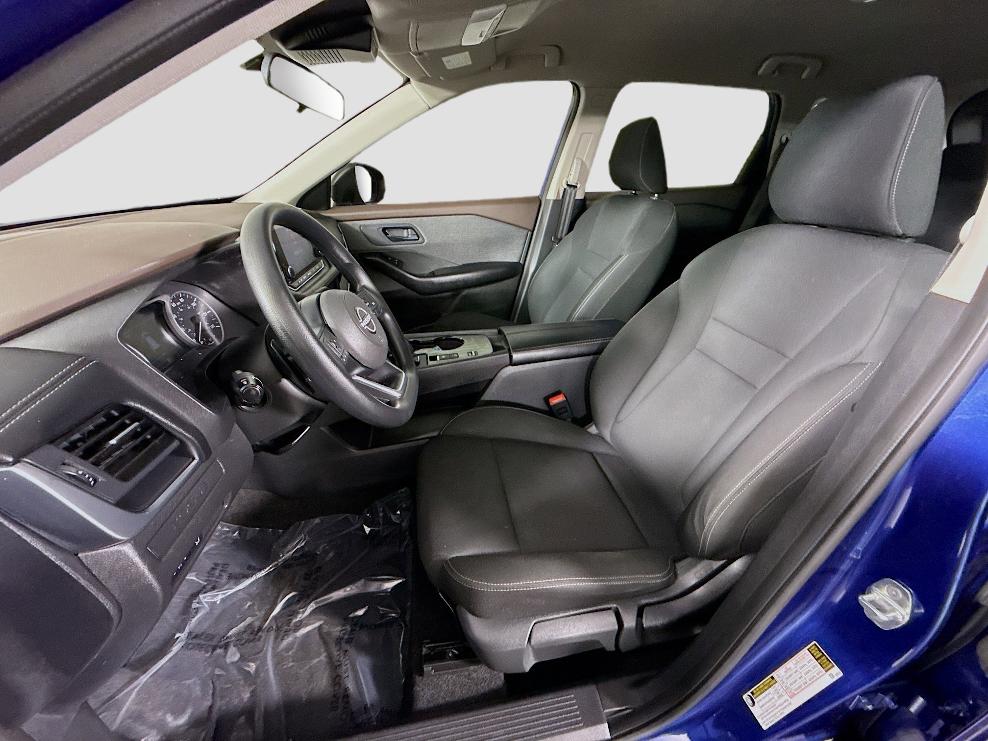 Used 2023 Nissan Rogue S image 22