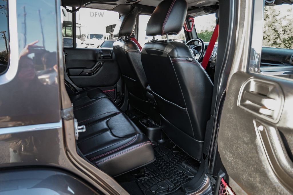 Used 2017 Jeep Wrangler Unlimited Rubicon image 36