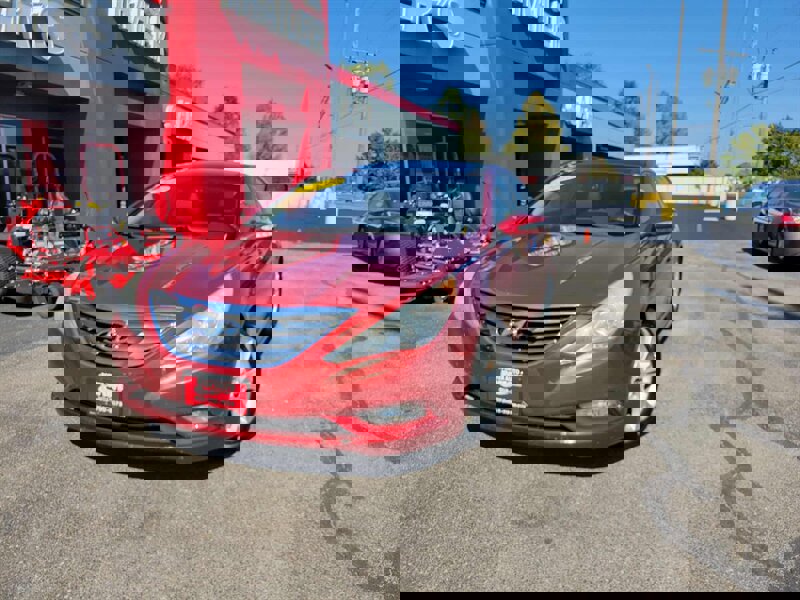 Used 2013 Hyundai Sonata Limited w/ Premium Pkg image 2