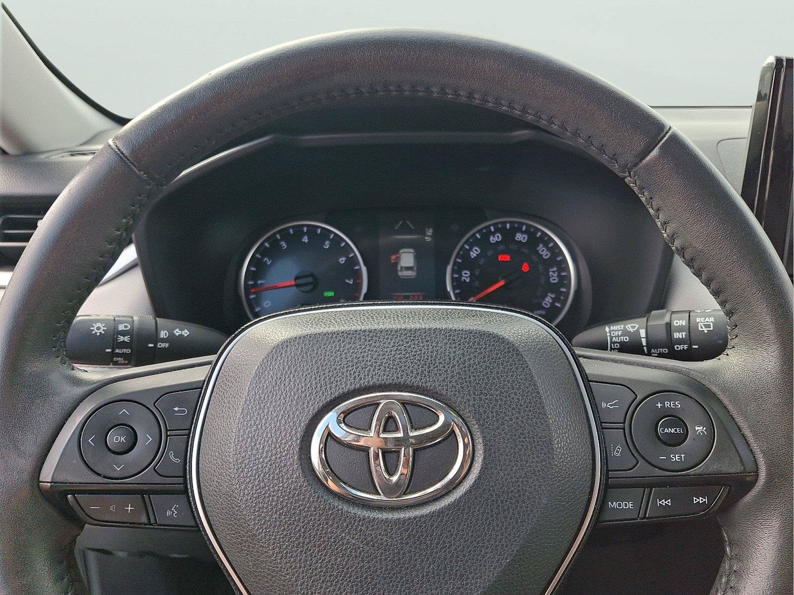 Used 2020 Toyota RAV4 XLE Premium FWD image 19