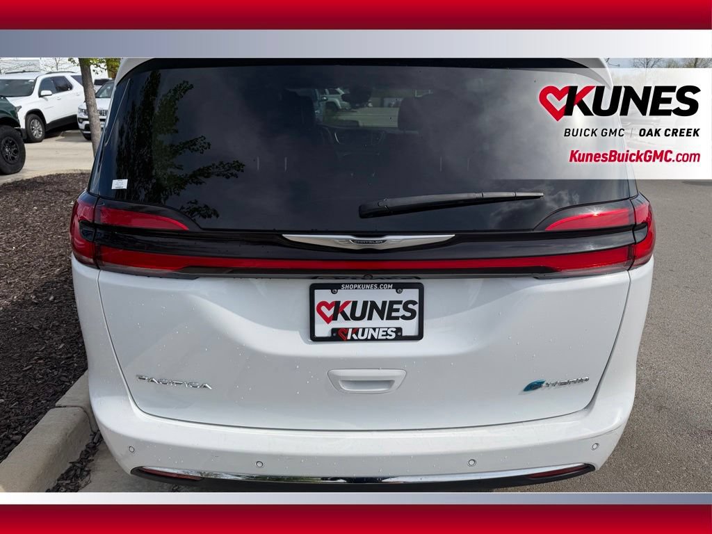 Used 2023 Chrysler Pacifica Limited FWD image 8
