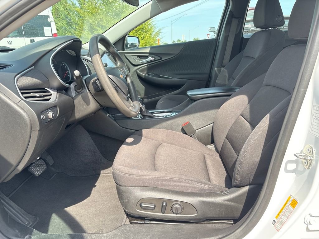 Used 2023 Chevrolet Malibu LT image 14
