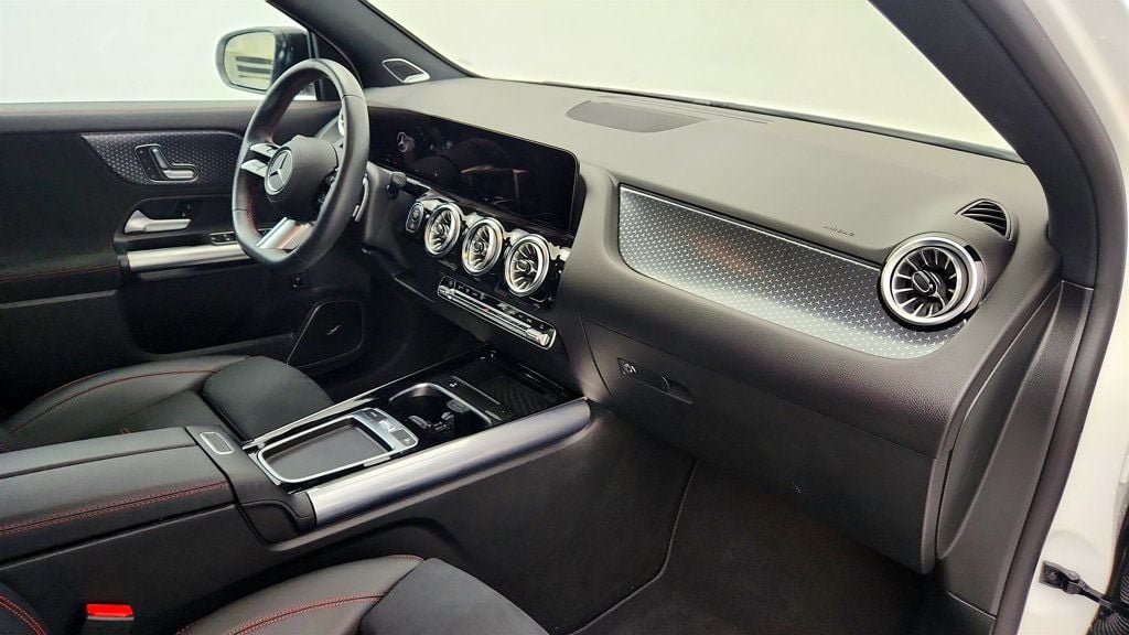 Used 2025 Mercedes-Benz GLA 250 4MATIC image 24