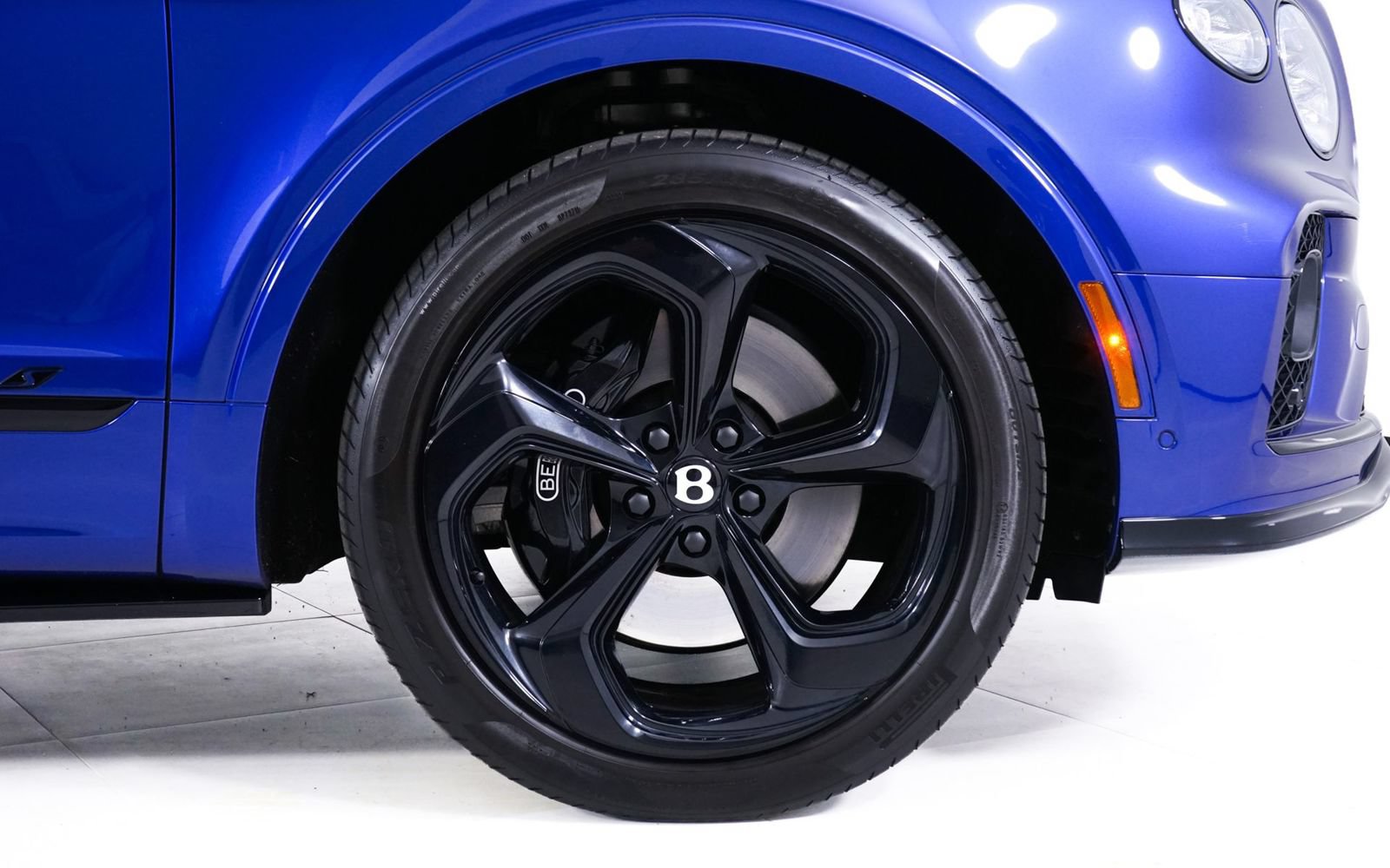 Used 2022 Bentley Bentayga AWD/4WD image 14
