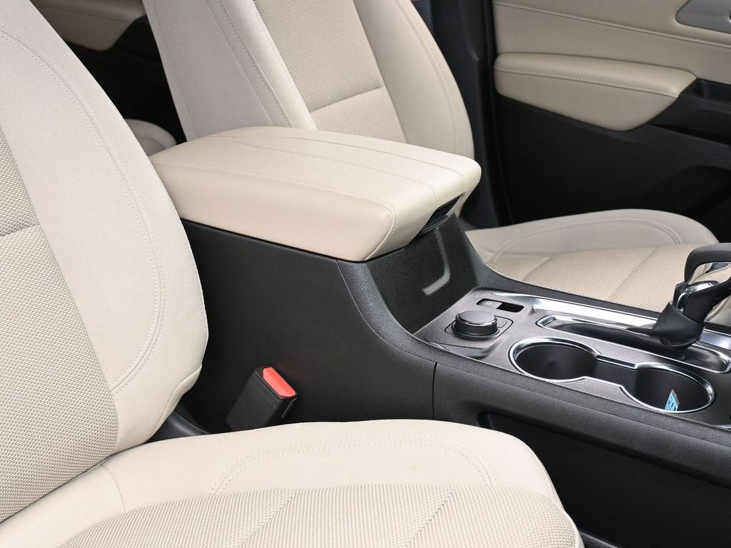 Used 2023 Chevrolet Traverse LS image 40