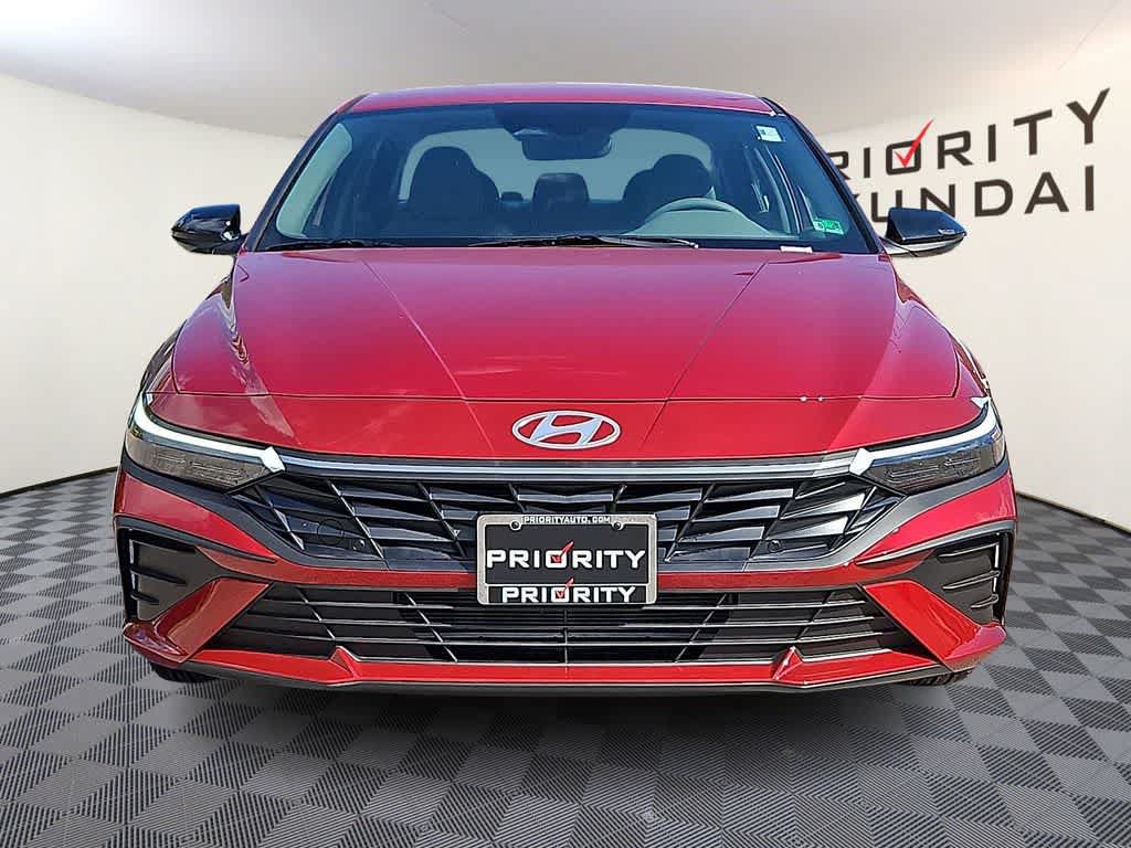 Certified 2025 Hyundai Elantra Sport FWD image 2