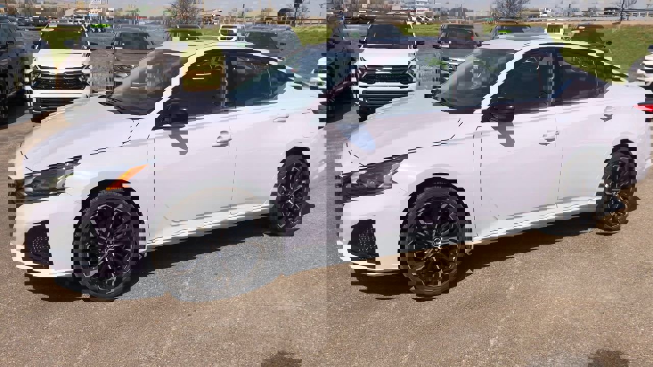 Used 2025 Nissan Altima 2.5 SR w/ SR Premium Package image 3