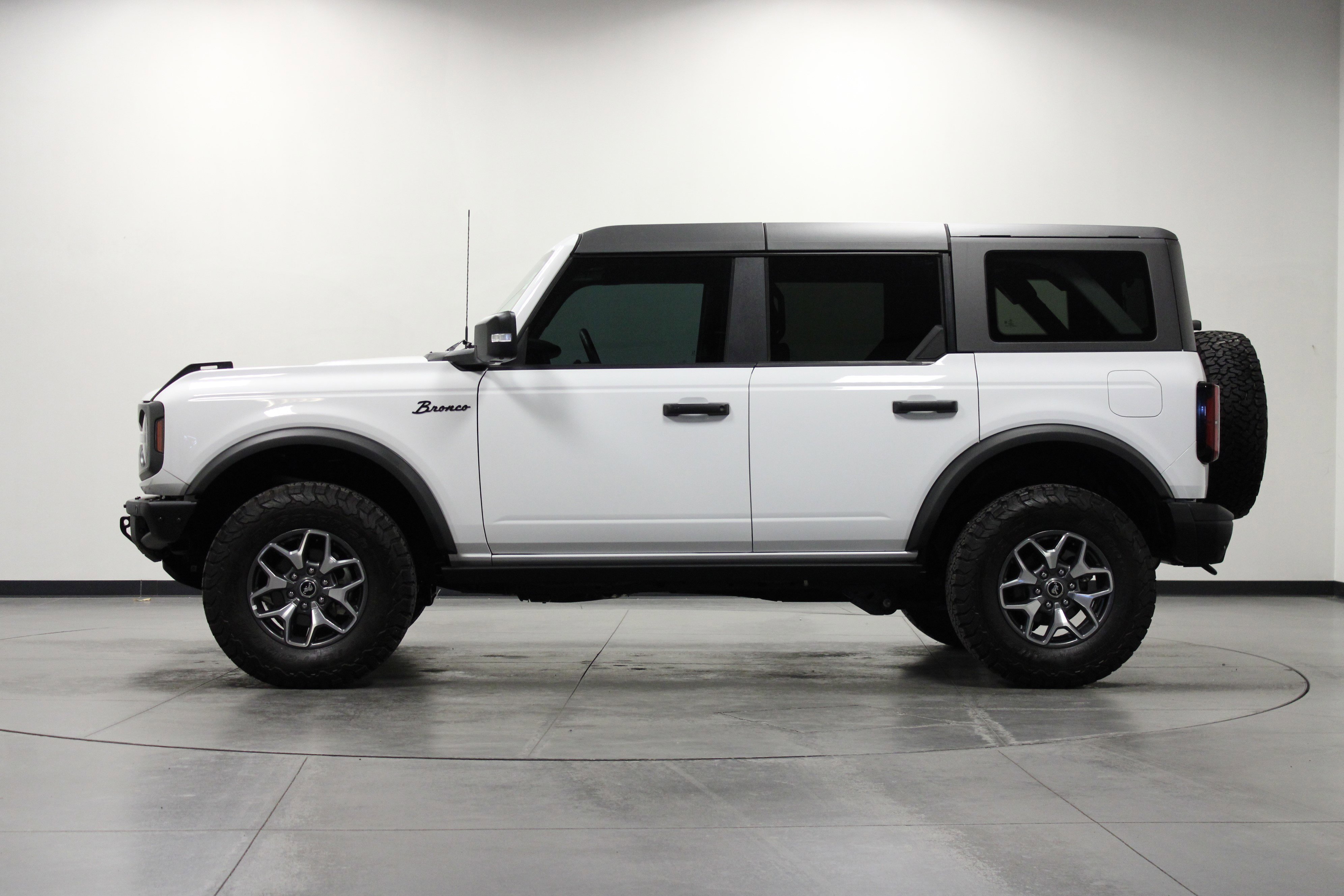 Used 2024 Ford Bronco Badlands image 7