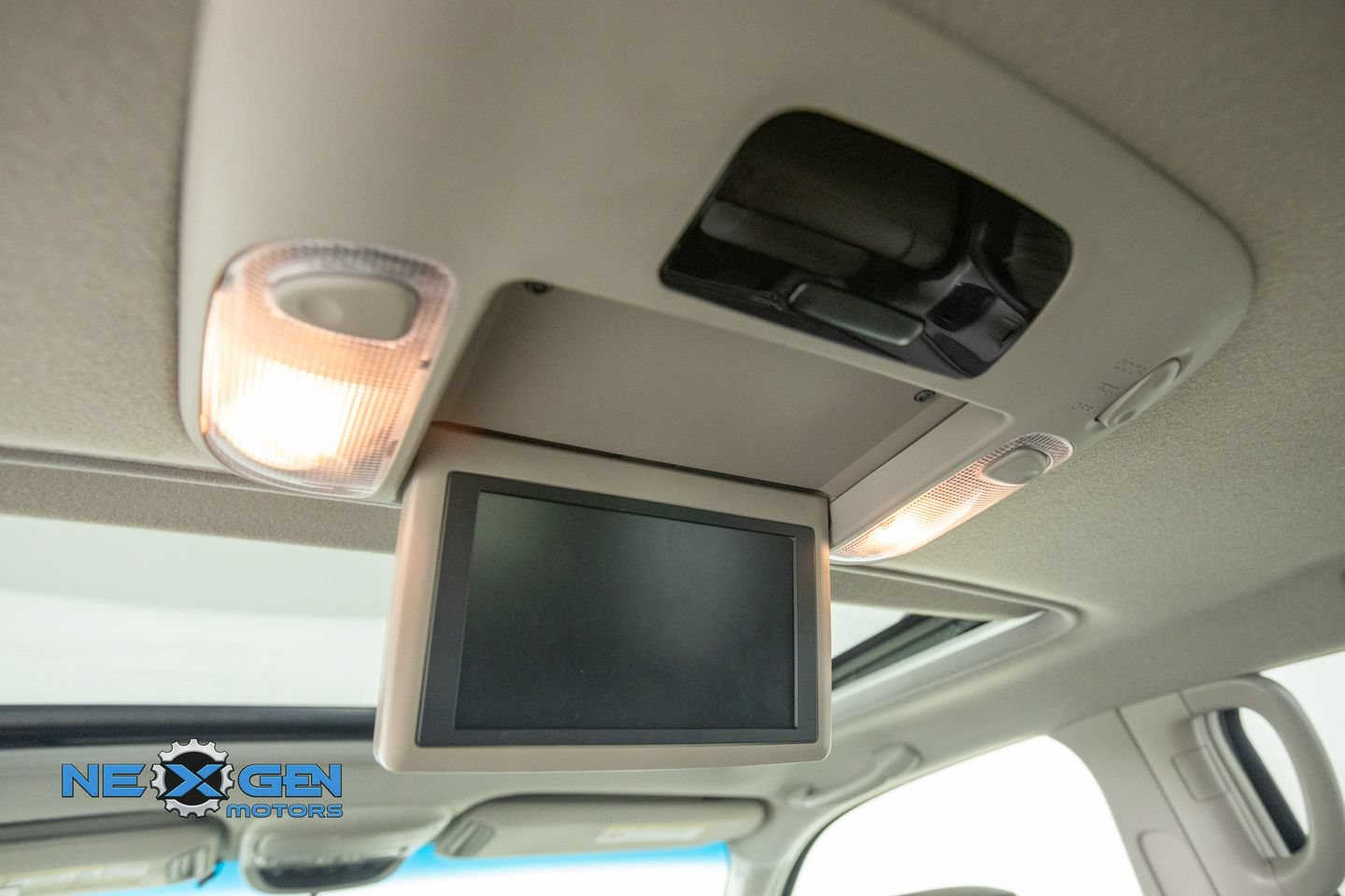 Used 2004 Toyota Sequoia Limited w/ Preferred Accessory Pkg AWD/4WD image 33