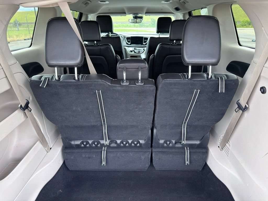 Used 2023 Chrysler Pacifica Touring-L FWD image 30
