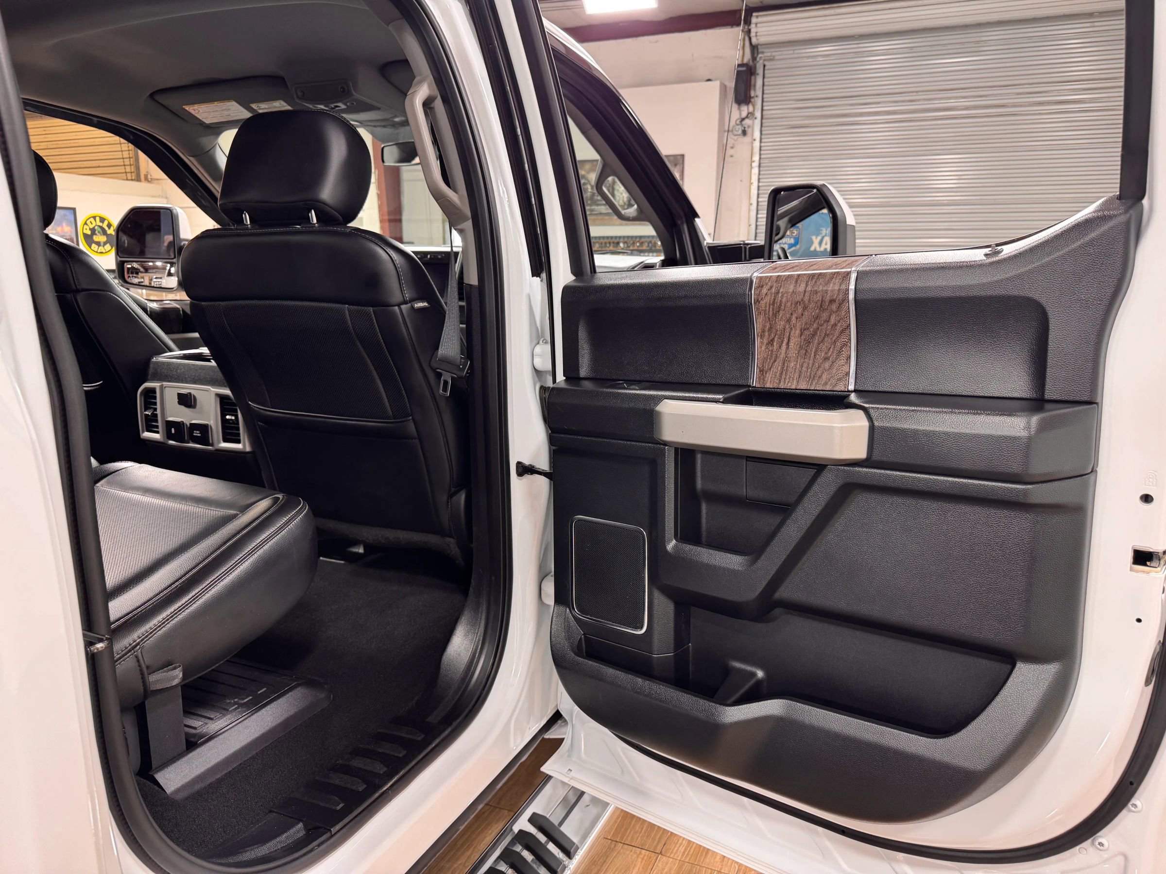 Used 2019 Ford F250 Lariat w/ Lariat Value Package AWD/4WD image 18