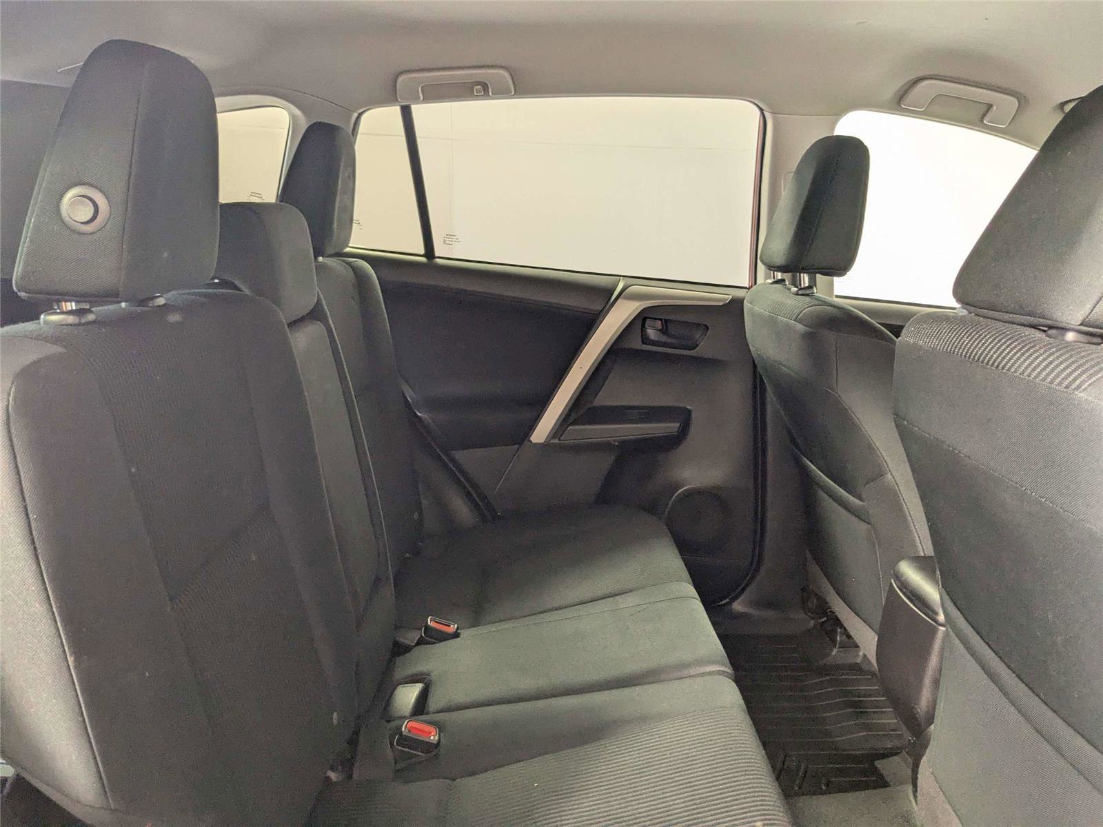 Used 2016 Toyota RAV4 LE image 28