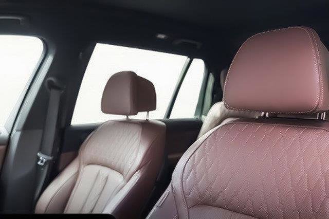 Used 2023 BMW X7 M60i image 3