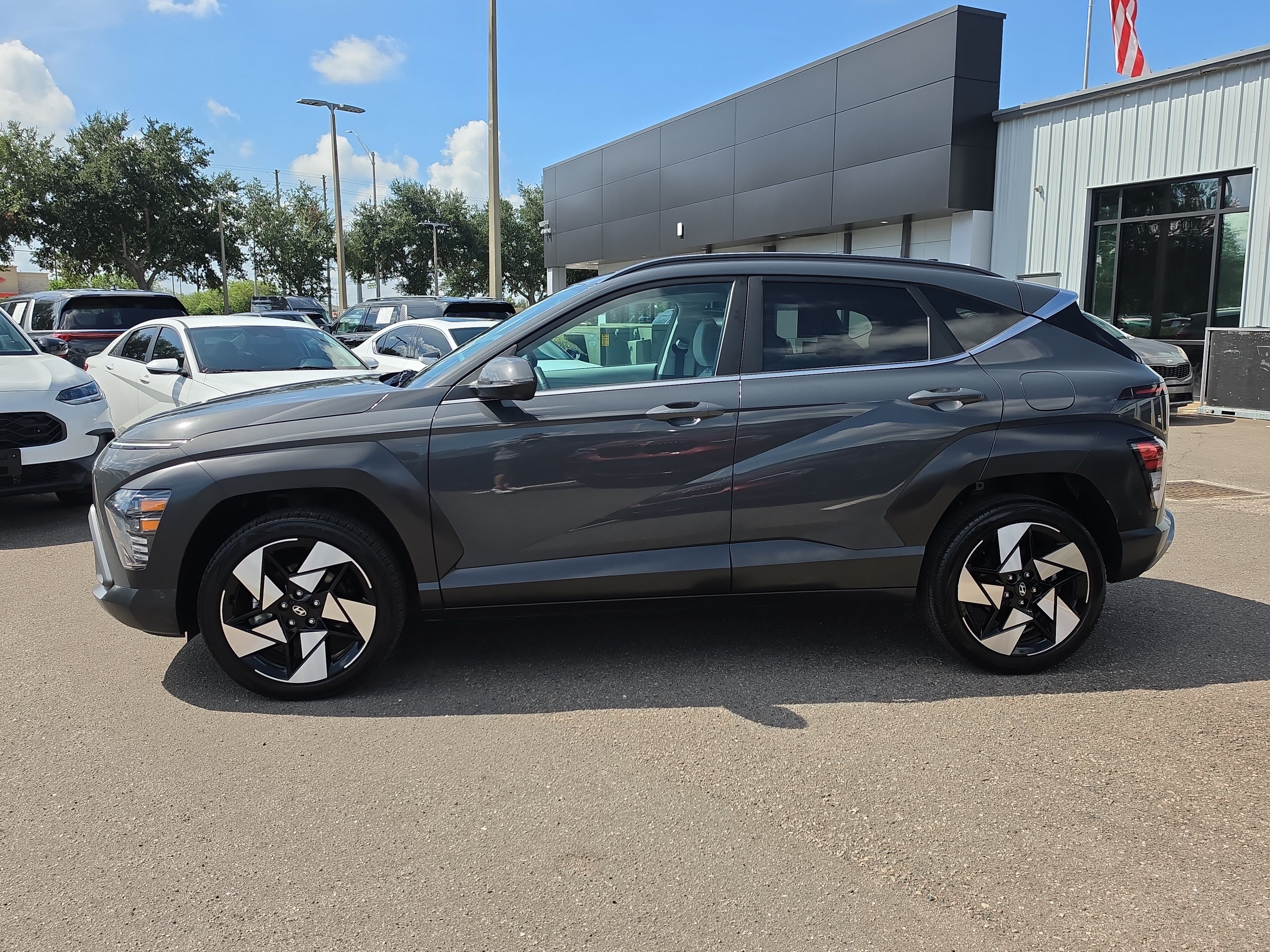 Used 2024 Hyundai Kona Limited AWD/4WD image 5