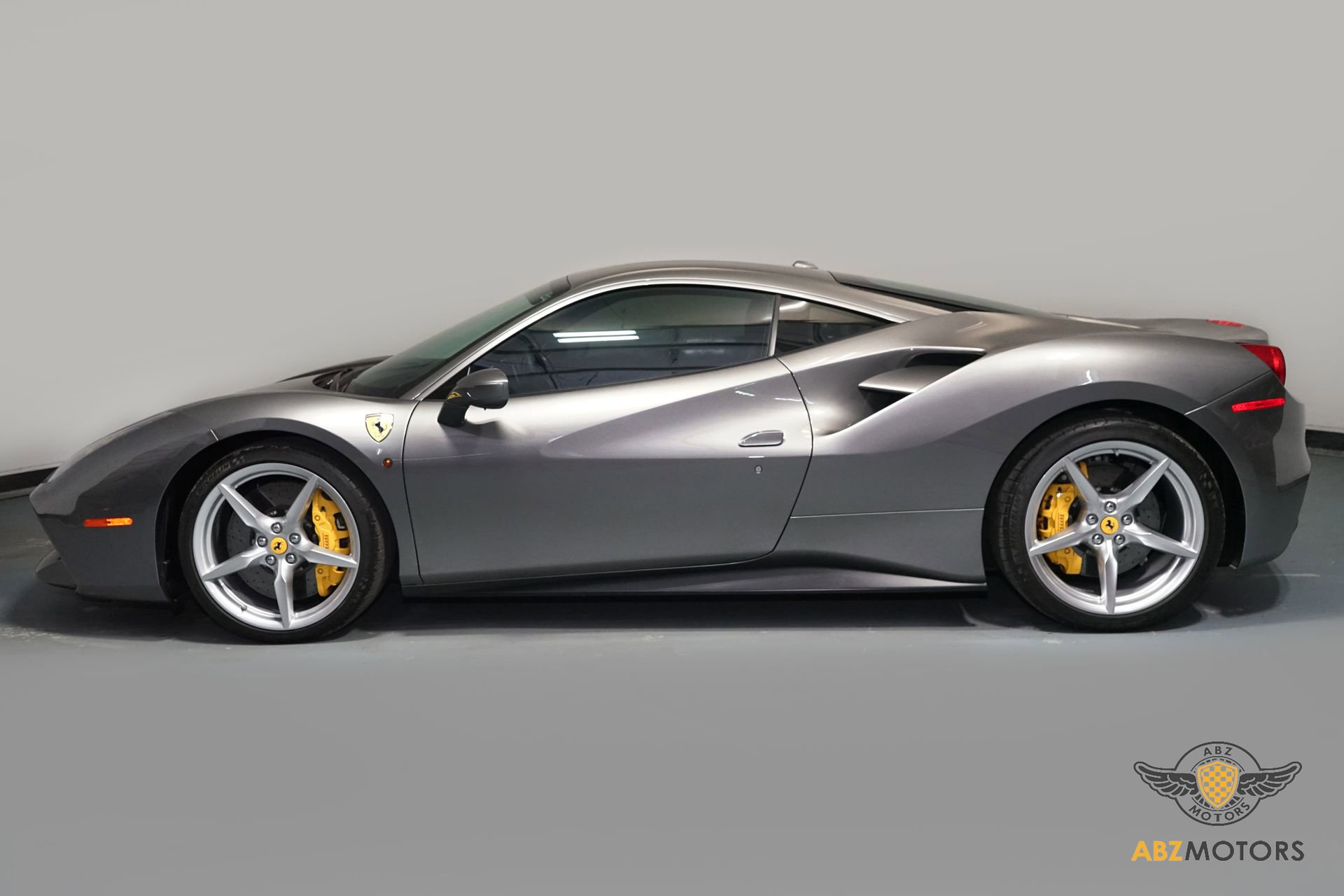 Used 2016 Ferrari 488 GTB image 5