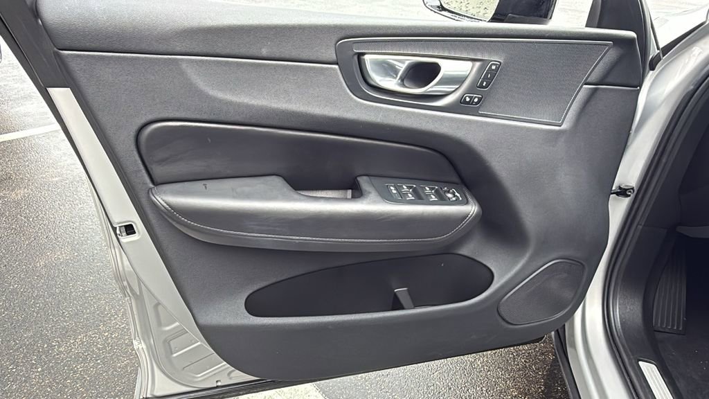 Certified 2025 Volvo XC60 B5 Plus image 13