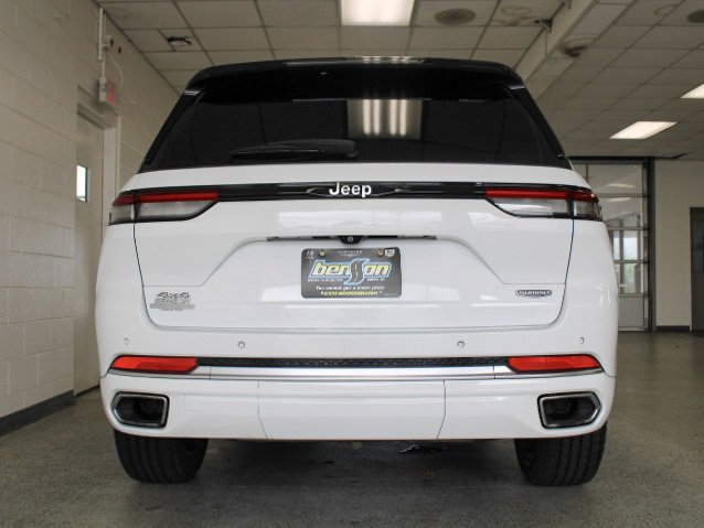 Certified 2022 Jeep Grand Cherokee Summit w/ Luxury Tech Group V image 4