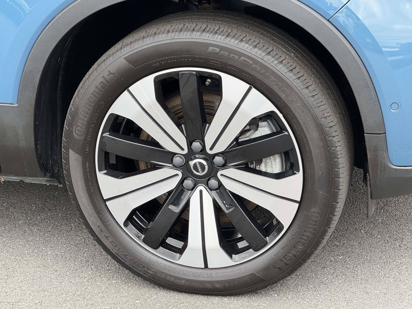 Used 2023 Volvo XC40 Recharge Plus w/ Protection Package Premier AWD/4WD image 7