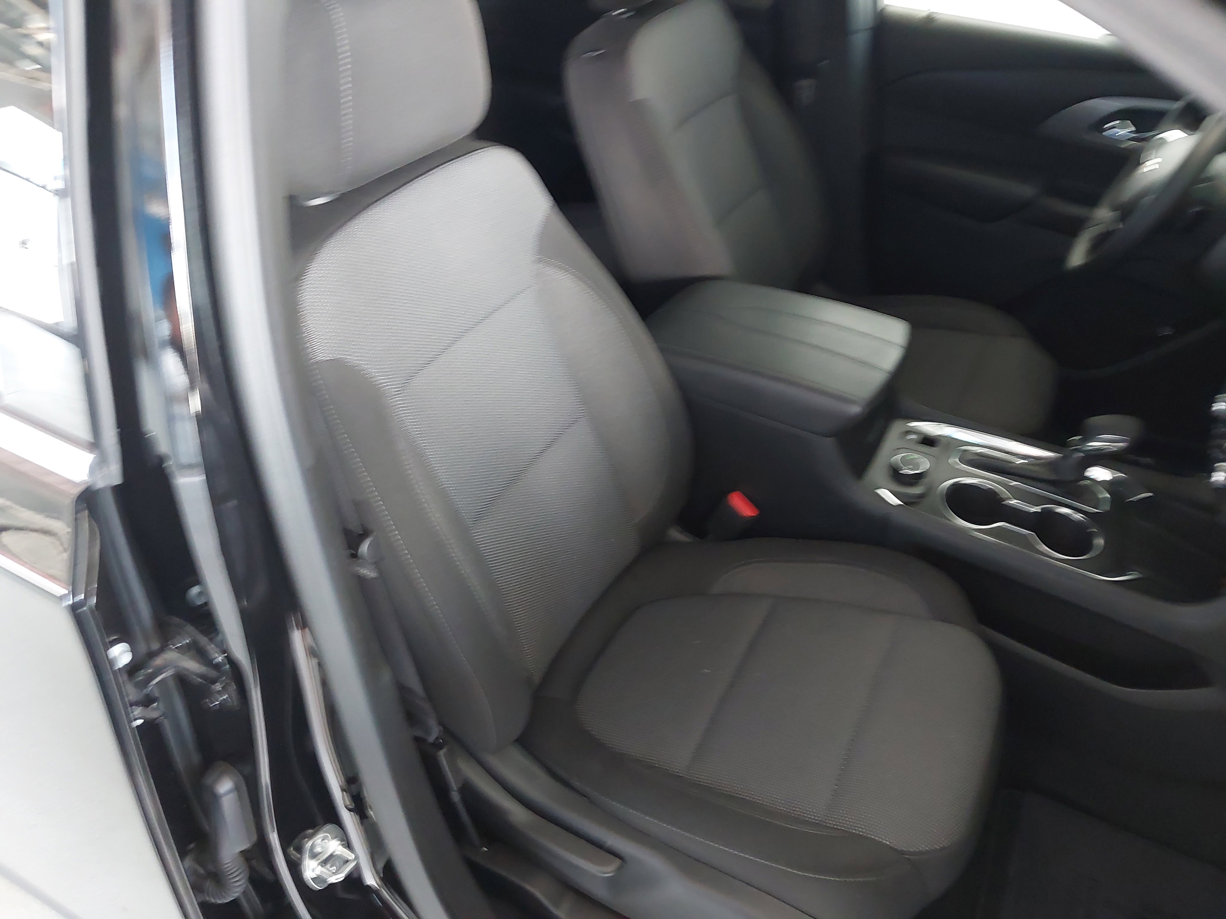 Used 2023 Chevrolet Traverse LT image 28