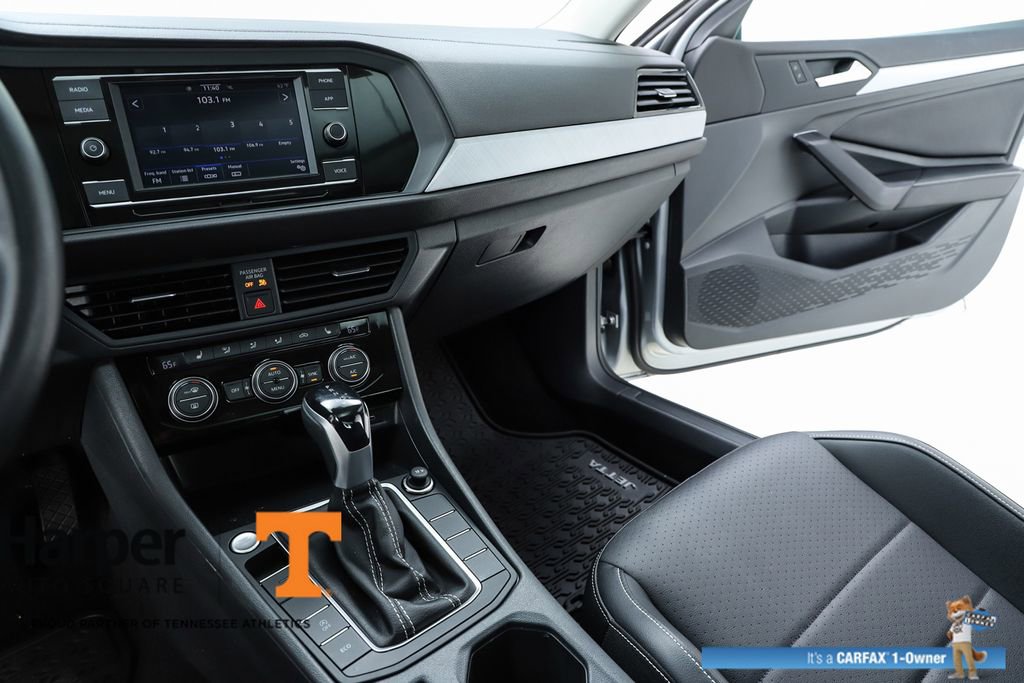 Used 2023 Volkswagen Jetta SE w/ Panoramic Sunroof Package image 23