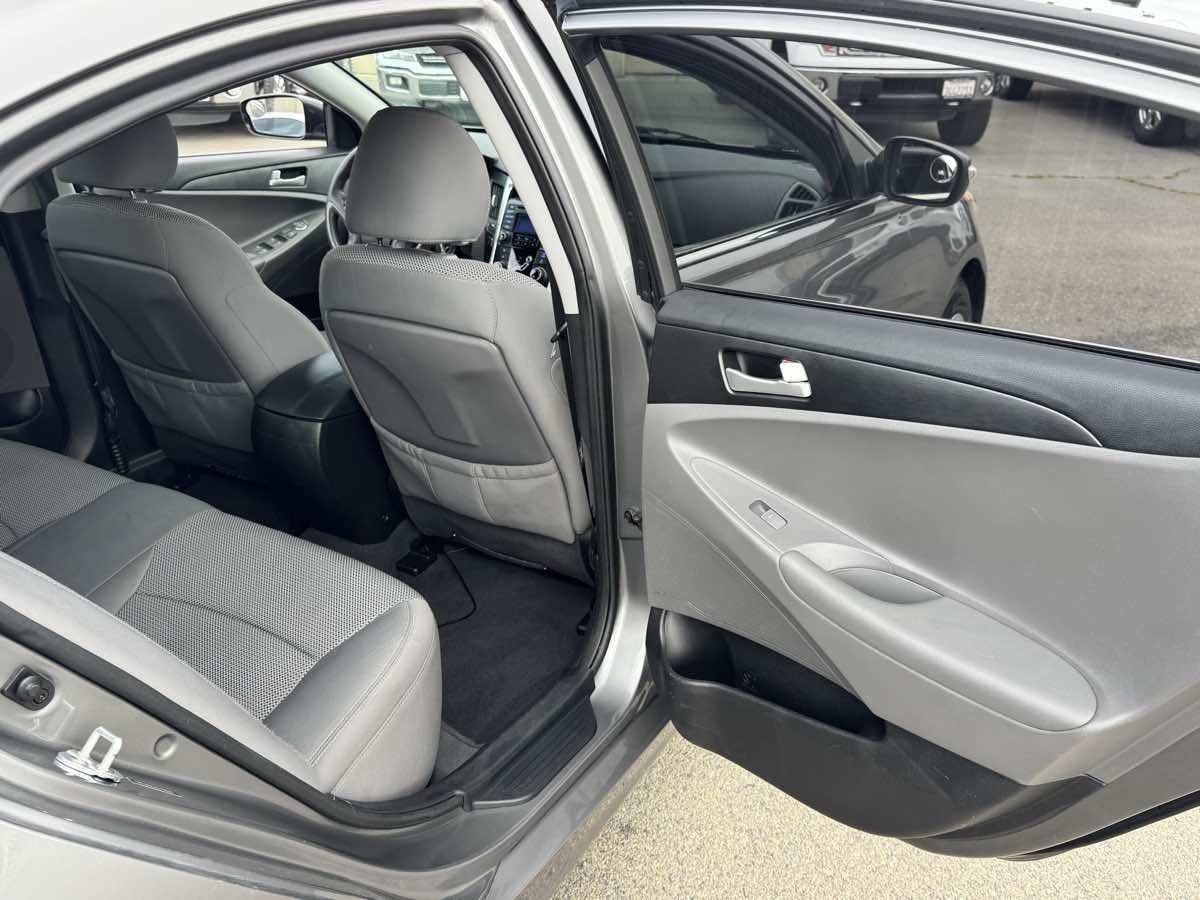 Used 2012 Hyundai Sonata GLS image 17