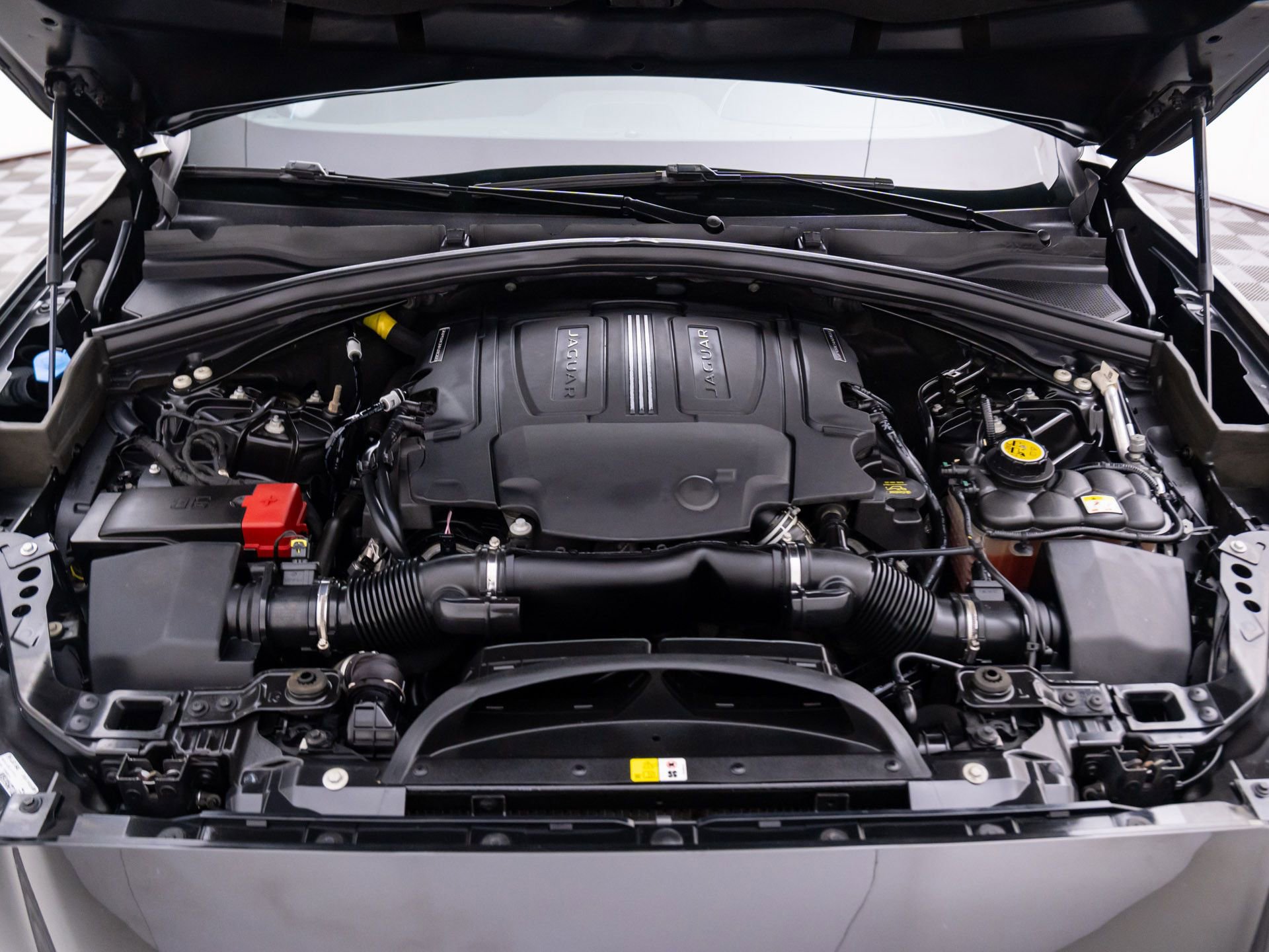 Used 2020 Jaguar F-PACE S image 28
