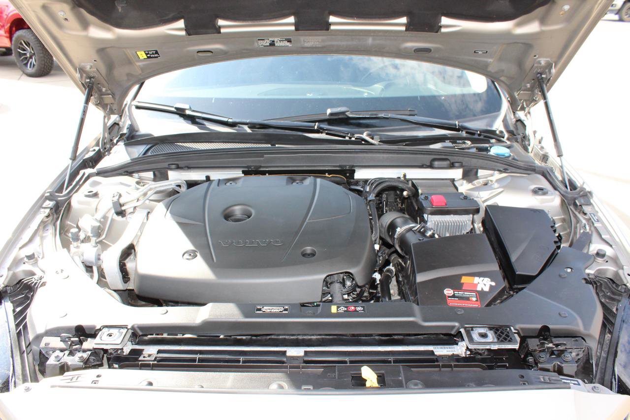 Used 2020 Volvo V60 T5 Cross Country image 25