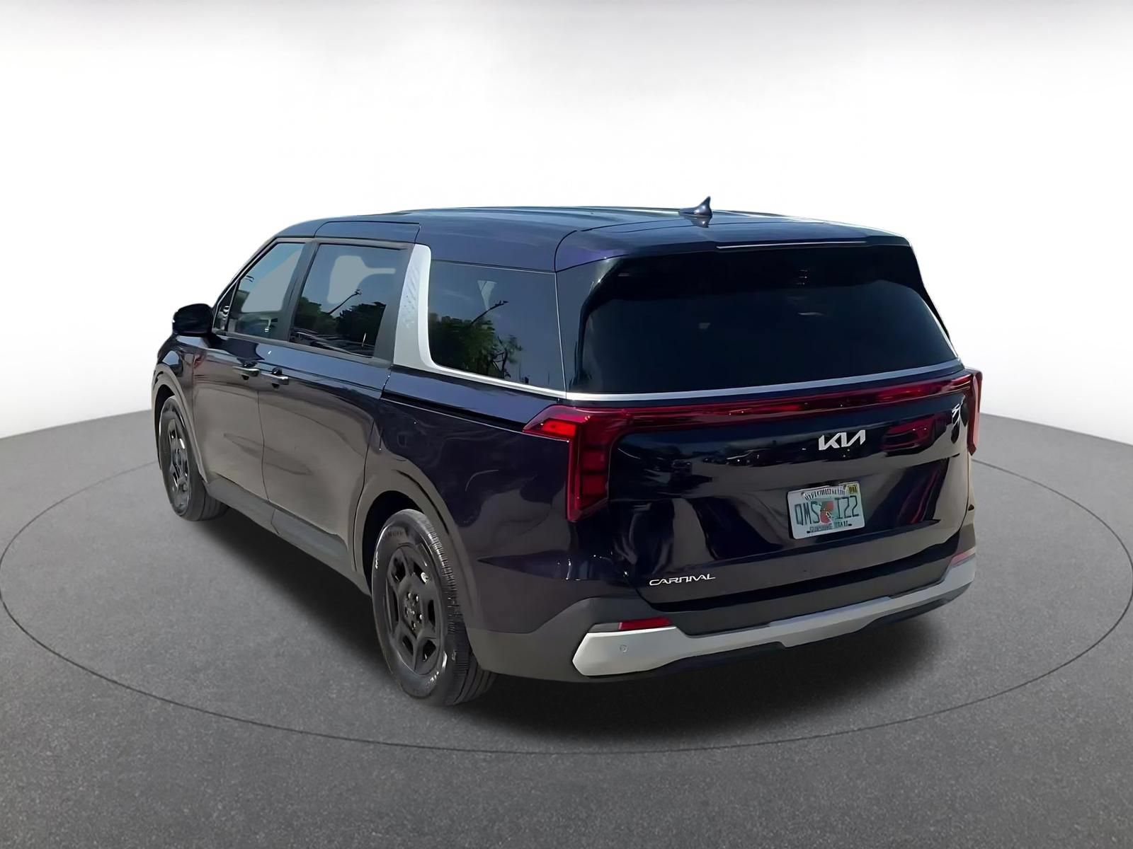 Used 2026 Kia Carnival FWD image 10