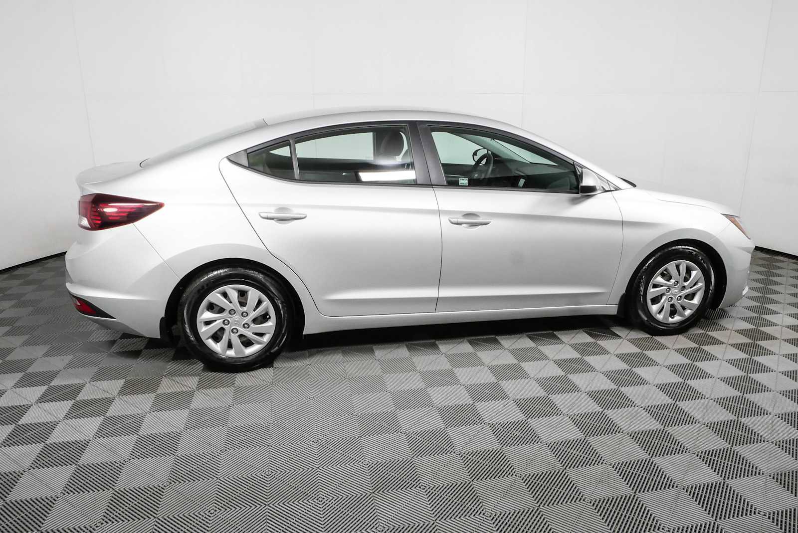 Used 2019 Hyundai Elantra SE w/ Winter Weather Package FWD video 2